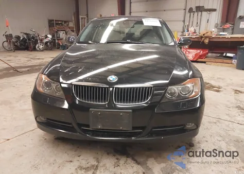 2006 BMW 330Xi z USA, uszkodzony, nr VIN WBAVD33526KV61975